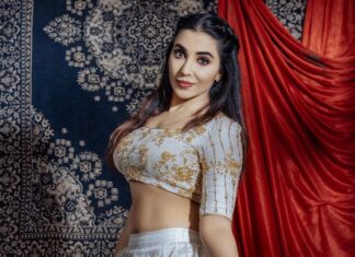 Parvatii Nair Instagram - 👩🏻💃🏻 Photography :@raghul_raghupathy Mua :@kaviyaartistry_off Outfits : Hair: @achusai_makeupartist Retouch @sam_retouch