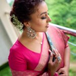 Pearle Maaney Instagram - This is how i look at @srinish_aravind when Nila needs a Diaper change and swipe right to see my reaction when he says “no da please “ . Make up by @sijanmakeupartist
