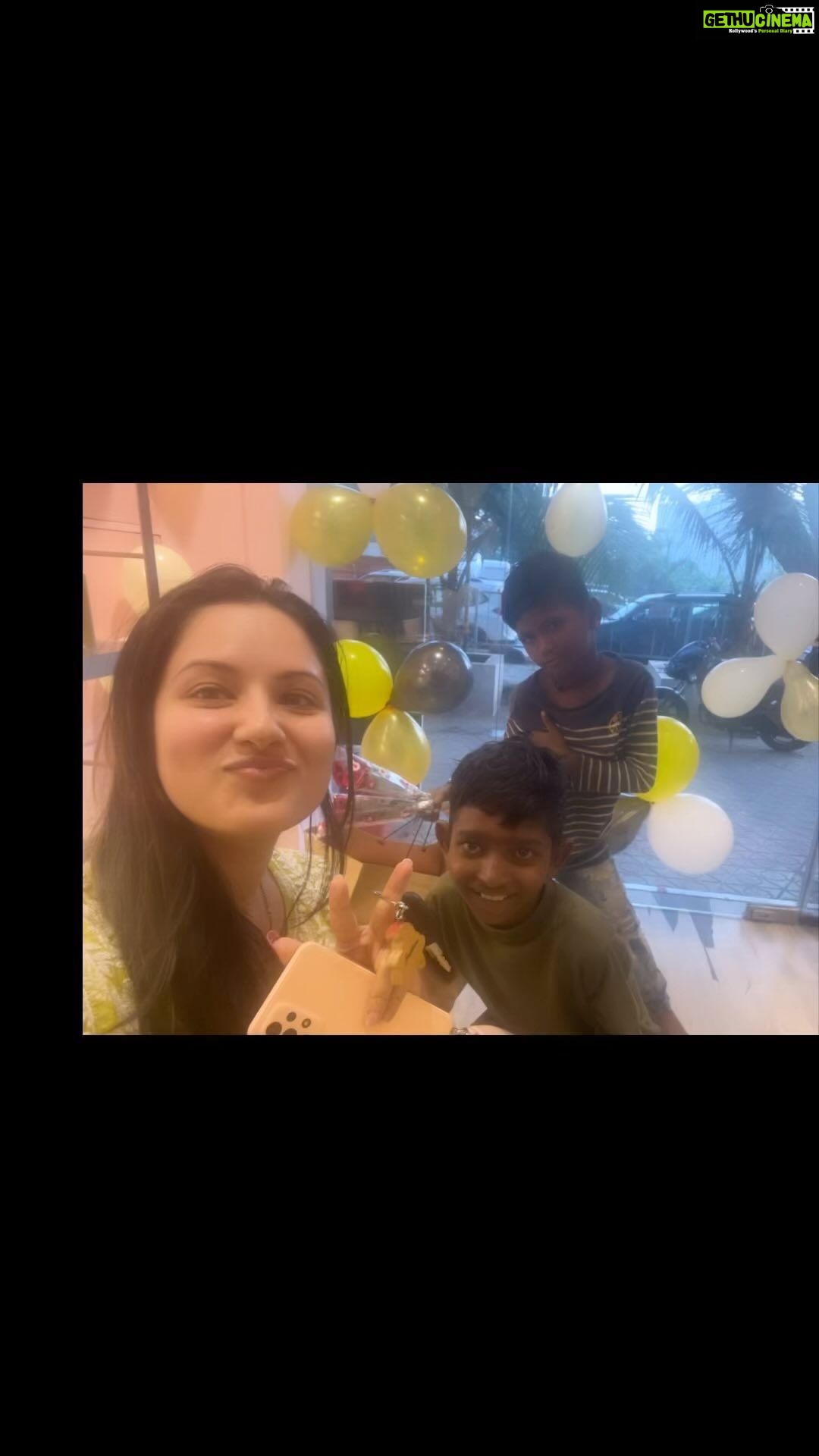 Pooja Bose Instagram - Pls watch these 2 small kids teaching such a big lesson of humanity in my latest vlog link in bio