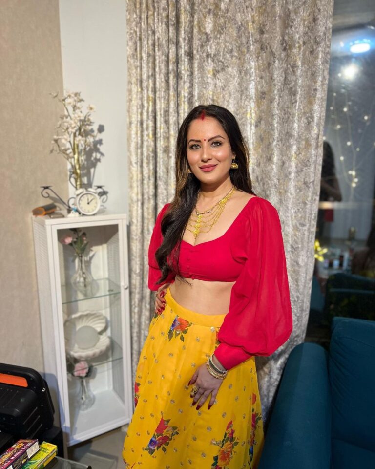 Pooja Bose Instagram - Diwali throwback 💓💞