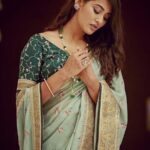 Pooja Jhaveri Instagram - Rajkumari feels in this saree… . . Location : @jaimahalpalace . . #jaipur #jaipurpalace #palace #wedding #destinationwedding #palacewedding #catalogueshoot #sareeshoot #printshoot #poojajjhaveri Jai Mahal Palace Jaipur