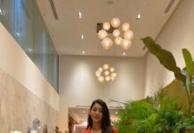 Pooja Jhaveri Instagram - Just some #mondaymotivation . #smile and #keepmoving in between work 🥰 . #reels #reelsinstagram #reelitfeelit #dancereels -#trendingreels
