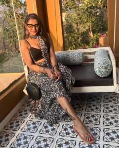 Pooja Jhaveri Instagram - When you finally get a sunday, you are only going to chill 🙈😄
.
.
#sundayfunday #lazysunday #sundaying #sundayvibes