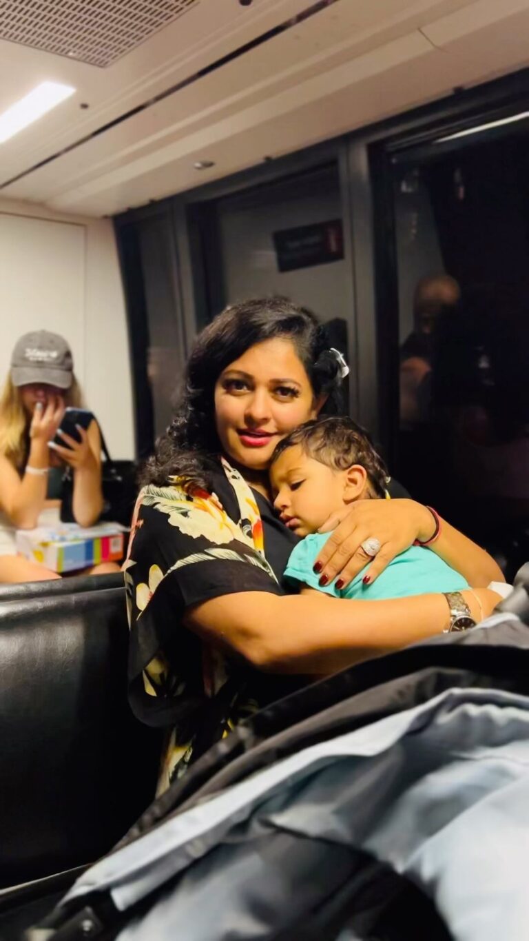 Pooja Kumar Instagram - #nationaldaughtersday I am so lucky to have this little lady in my life. I hope I can guide you into a loving and financially independent wealthy woman of the world! #daughtersarethebest #girls #girlpower #women #littlelady #india #america #global