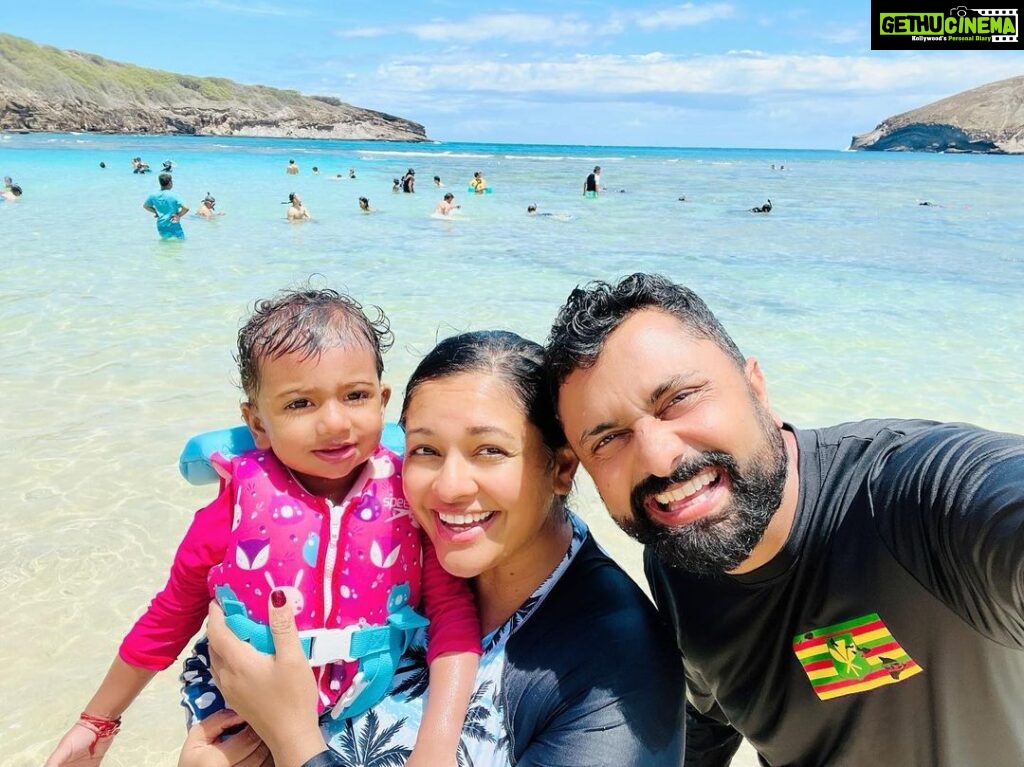 Pooja Kumar Instagram - #hanaumabay Hawaii is one of the most beautiful beaches full of colorful coral and a variety of fish to see! This is definitely a place to check mark for sure. #hawaii #america #islands #babies #daughters #india #tamil #telugu