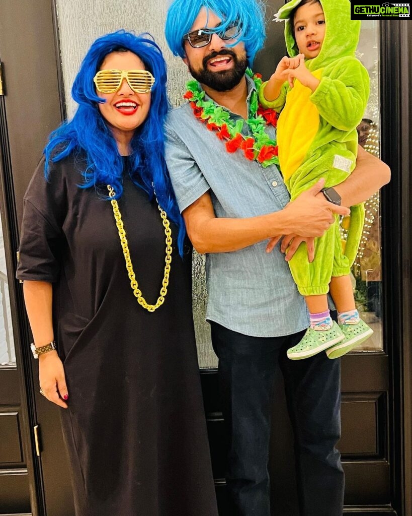 Pooja Kumar Instagram - It was Naavya’s second Halloween and she loved being a dragon and we attempted to be punk rockers from the 80’s! #halloween #daughter #kids #america #scary #india #dressed #costumes