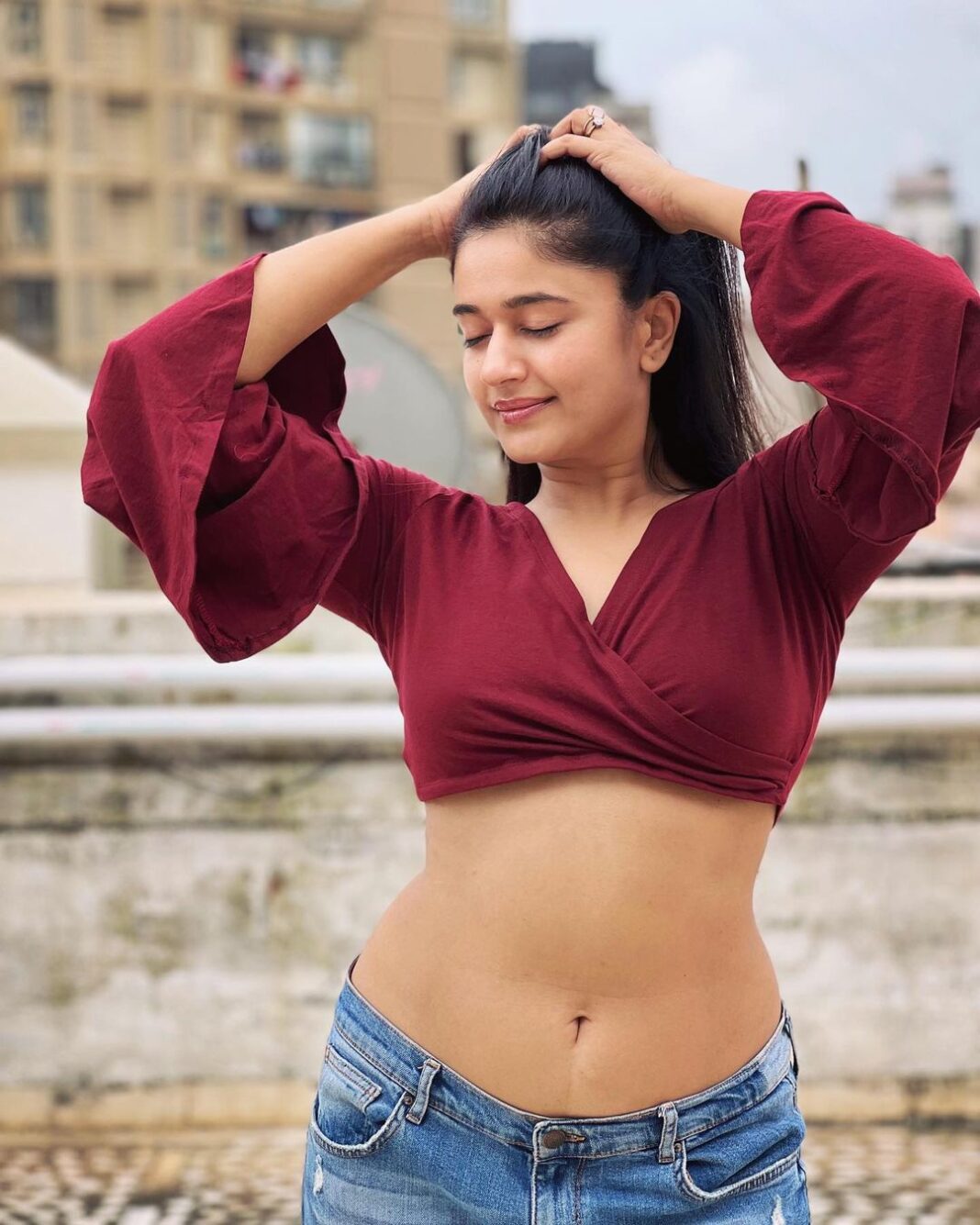 Poonam Bajwa Instagram - 💙🌤️🌧️ ….At least we are under the same sky , You and I! -Ranata Suzuki 📸 @curls_and_curves555