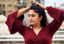 Poonam Bajwa Instagram - 💙🌤️🌧️ ….At least we are under the same sky , You and I! -Ranata Suzuki 📸 @curls_and_curves555