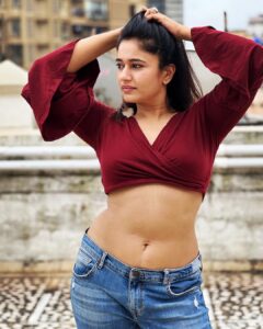 Poonam Bajwa Instagram - 💙🌤️🌧️
….At least we are under the same sky , You and I! -Ranata Suzuki

📸 @curls_and_curves555