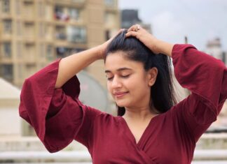 Poonam Bajwa Instagram - 💙🌤️🌧️ ….At least we are under the same sky , You and I! -Ranata Suzuki 📸 @curls_and_curves555