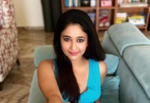 Poonam Bajwa Instagram - The game was called Match the couch 🦋 📸 @curls_and_curves555
