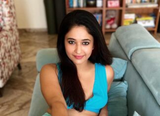 Poonam Bajwa Instagram - The game was called Match the couch 🦋 📸 @curls_and_curves555