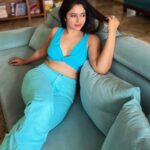 Poonam Bajwa Instagram – The game was called Match the couch 🦋

📸 @curls_and_curves555