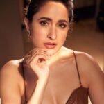 Pragya Jaiswal Instagram – Staying golden ✨

Photographer @tejasnerurkarr 🪄

Makeup @flaviagiumua 🫶🏻
Hair @bhavyaarora 

Jewellery @fashkaofficial 

Styled by @anshikaav
Style team @tanazfatima @kashishsinhaaa