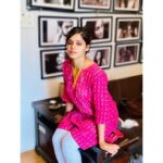 Pranati Rai Prakash Instagram – Completed my method acting course!! 🙌✨🎭 Better, today, everyday! ⚡️☀️
Swipe to see the lovely people in my life and my costume for my final act which is my mom’s kurta that I found interesting and picked up on my trip to Patna this time. ❤️❤️
And special mention to my teacher and a wonderful human, a healer indeed, @vishalhanda for bringing out the best in all of us!! 🤗 
Thanks @jeffgoldbergstudio , lots of love!