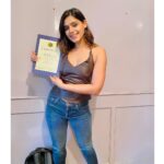 Pranati Rai Prakash Instagram - Completed my method acting course!! 🙌✨🎭 Better, today, everyday! ⚡️☀️ Swipe to see the lovely people in my life and my costume for my final act which is my mom’s kurta that I found interesting and picked up on my trip to Patna this time. ❤️❤️ And special mention to my teacher and a wonderful human, a healer indeed, @vishalhanda for bringing out the best in all of us!! 🤗 Thanks @jeffgoldbergstudio , lots of love!