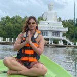 Pranati Rai Prakash Instagram - Hola Sri Lanka! 👯🌊🤍 Much love! @cinnamonhotels @goldcoastfilmsofficial 🌸 Cinnamon Bentota Beach
