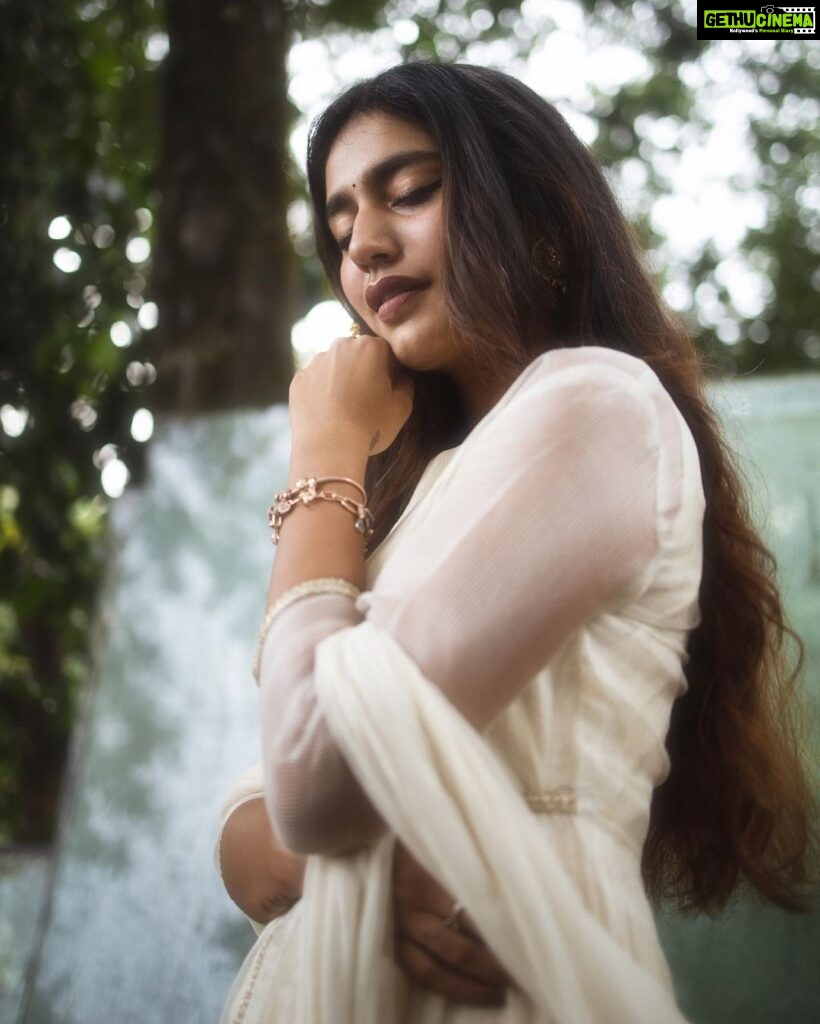 Priya Varrier Instagram - Insert:Tamil romance hits✨