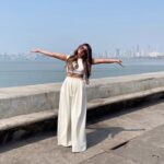 Priyanka Chopra Instagram – Pit stop at an old haunt…. Even if just for a minute #IYKYK
Mumbai, I’ve missed you! Now back to work with @anomalyhaircare @mynykaa 

#mumbai #marinedrive #reels #reelsinstagram Marine Drive Mumbai Maharashtra