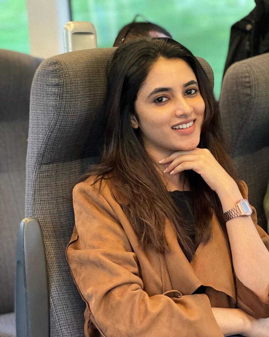 Priyanka Mohan Instagram - Heyy:)🤎 #allsmiles
