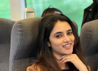 Priyanka Mohan Instagram - Heyy:)🤎 #allsmiles