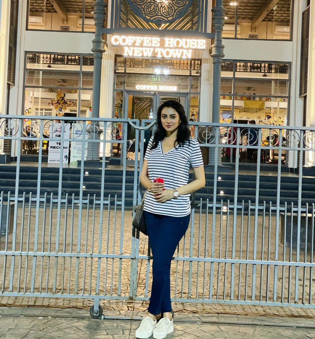 Priyanka Mondal Instagram - 💙 Coffee House New Town