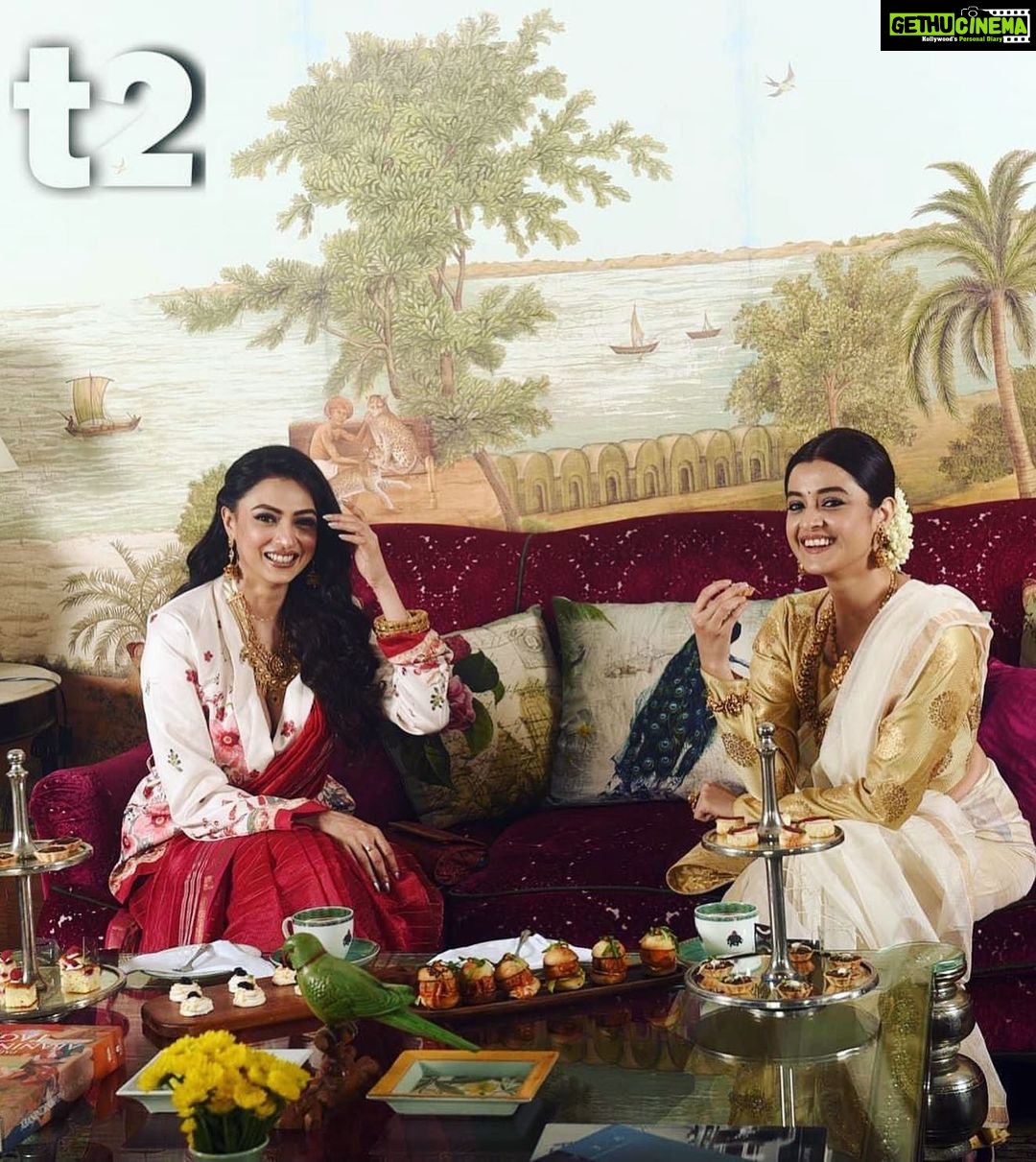 Priyanka Mondal Instagram - @t2telegraph @chakrabortysaionee ♥️ Styled by @pinkykenworthy Costume by @fabindiaofficial Make up by @mainak.mk_up Jewellery @avama_jewellers 📸 @rashu.peace With beautiful @darshanabanik #priyankamondalofficial Glenburn Penthouse