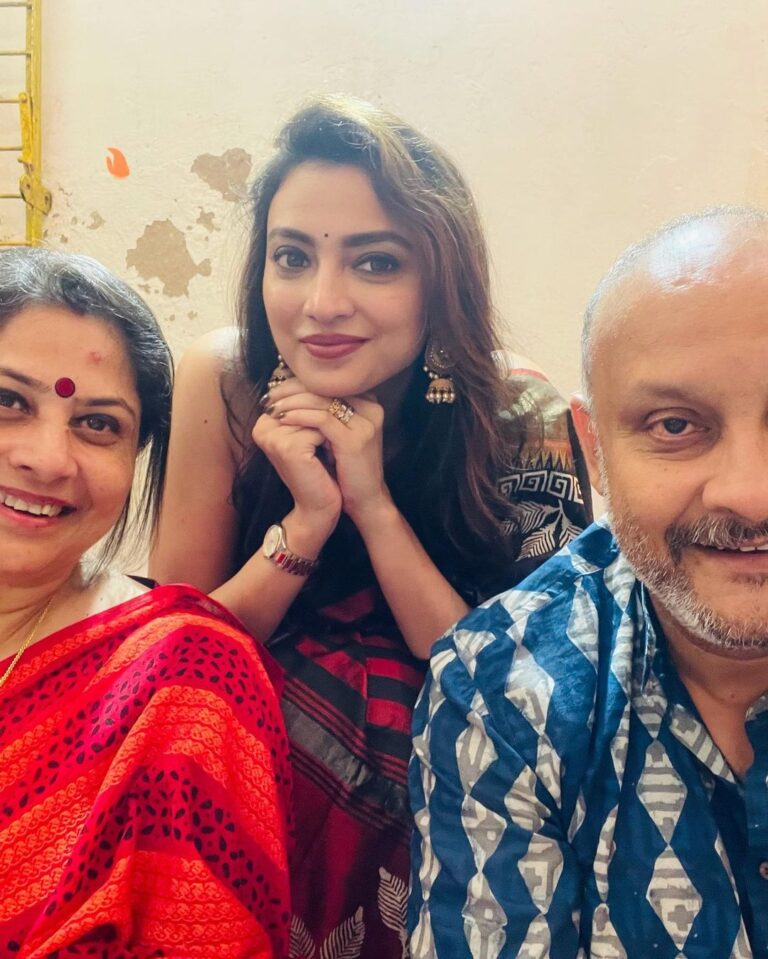 Priyanka Mondal Instagram - Thank you so much @an3style for the invitation & giving a chance to see such a beautiful pujo at your home #priyankamondalofficial Bhowanipur, Kolkata