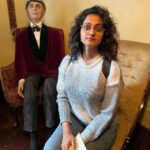 Priyanka Nair Instagram - In the world of crime 🔍 📸 @shalugeorge91 @sgeorge_mua #sherlokholmes #sherlokhomesmuseum #london #priyankanair#221bakerstreet The Sherlock Holmes Museum