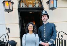 Priyanka Nair Instagram - Just before stepping into the world of crime 🔍 📸 @shalugeorge91 @sgeorge_mua #backerstreet221b #london#priyankanair#worldofcrime The Sherlock Holmes Museum