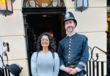 Priyanka Nair Instagram - Just before stepping into the world of crime 🔍 📸 @shalugeorge91 @sgeorge_mua #backerstreet221b #london#priyankanair#worldofcrime The Sherlock Holmes Museum