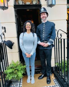 Priyanka Nair Instagram - Just before stepping into the world of crime 🔍 📸 @shalugeorge91 @sgeorge_mua #backerstreet221b #london#priyankanair#worldofcrime The Sherlock Holmes Museum