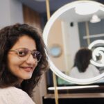 Priyanka Nair Instagram - 📸 @shalupeyad @fairsalon #mirrorclick #photography#priyankanair