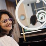 Priyanka Nair Instagram - 📸 @shalupeyad @fairsalon #mirrorclick #photography#priyankanair
