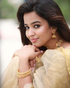 Pujita Ponnada Instagram - You are everything that you’ll ever need,
You are the love of your life ✨

The last of this series,
Comment below and tell me which of the 6 is your favourite ❤️

📸@thescienceofphoto 
Blouse by @mehsha_designer_boutique 

#pujitaponnada #love #actor #goodmorning #saree #sareelovers