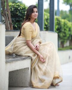 Pujita Ponnada Instagram - You are everything that you’ll ever need, You are the love of your life ✨ The last of this series, Comment below and tell me which of the 6 is your favourite ❤️ 📸@thescienceofphoto Blouse by @mehsha_designer_boutique #pujitaponnada #love #actor #goodmorning #saree #sareelovers