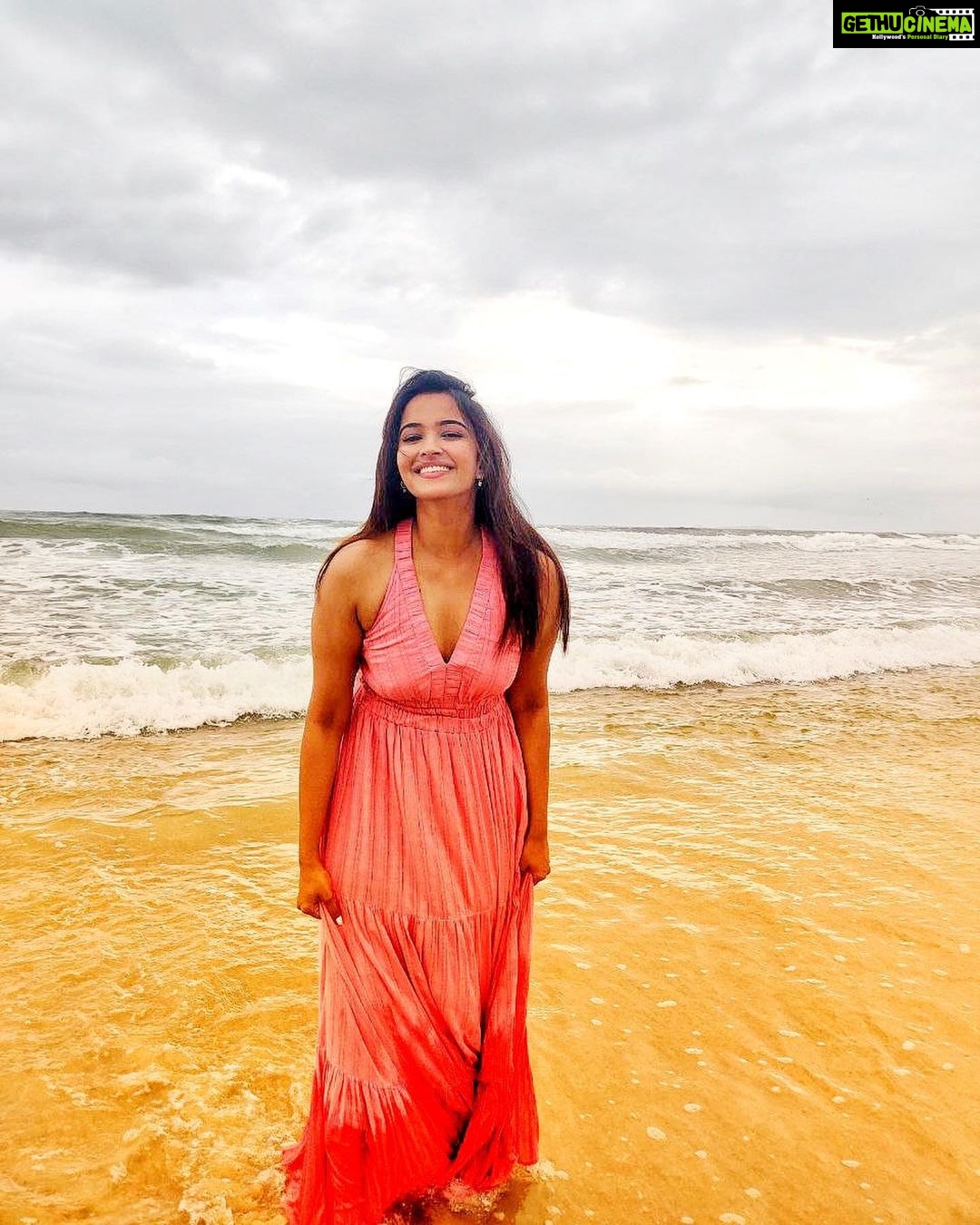 Pujita Ponnada Instagram - In my element 💫 Thanks for the love you are all showing for ‘Aakasa Veedhullo’, you guys made my week 💗 Pic credit: @pethakamsetti 😘 #pujitaponnada #actor #love #happiness #goadiaries The Southern Deck