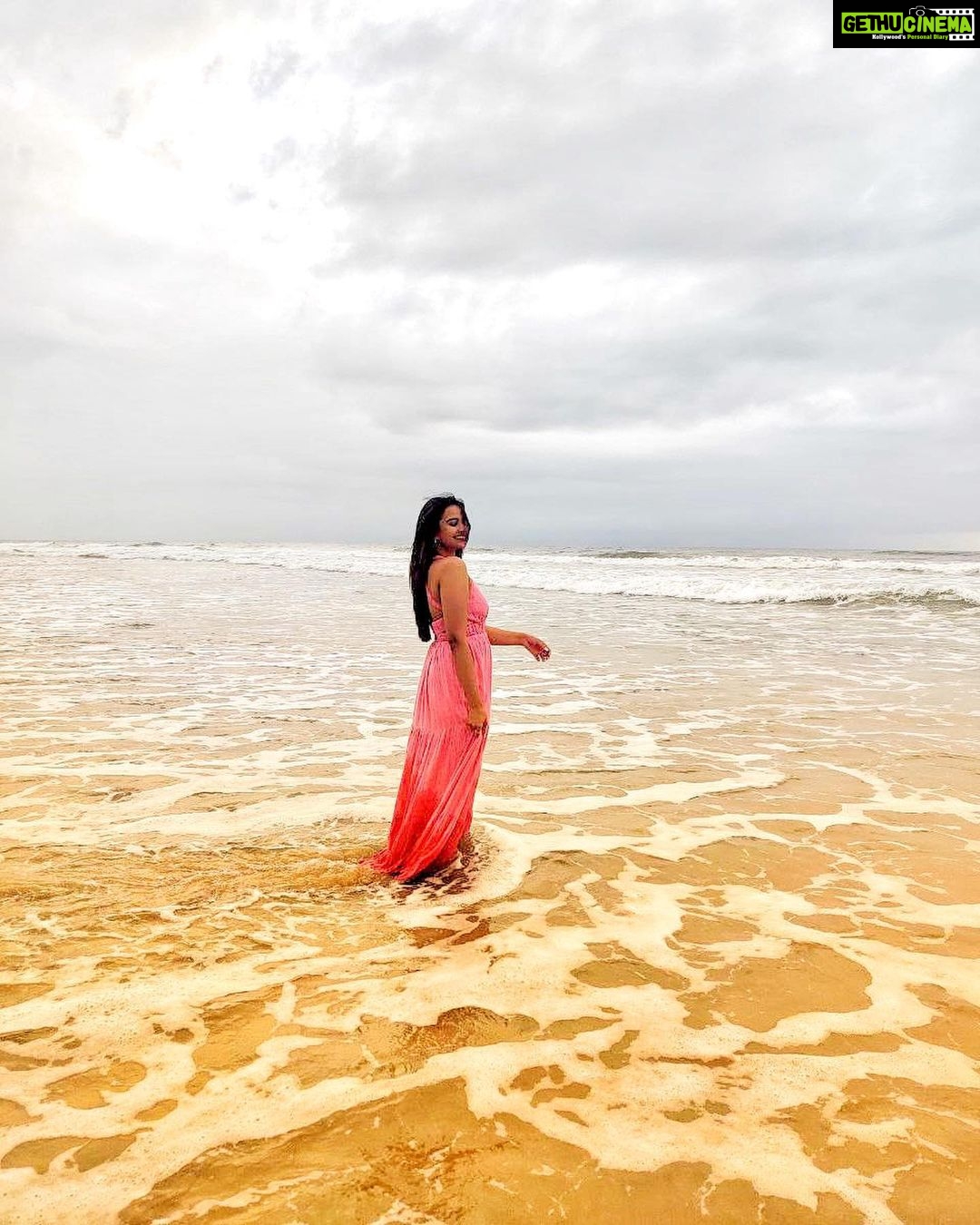 Pujita Ponnada Instagram - In my element 💫 Thanks for the love you are all showing for ‘Aakasa Veedhullo’, you guys made my week 💗 Pic credit: @pethakamsetti 😘 #pujitaponnada #actor #love #happiness #goadiaries The Southern Deck