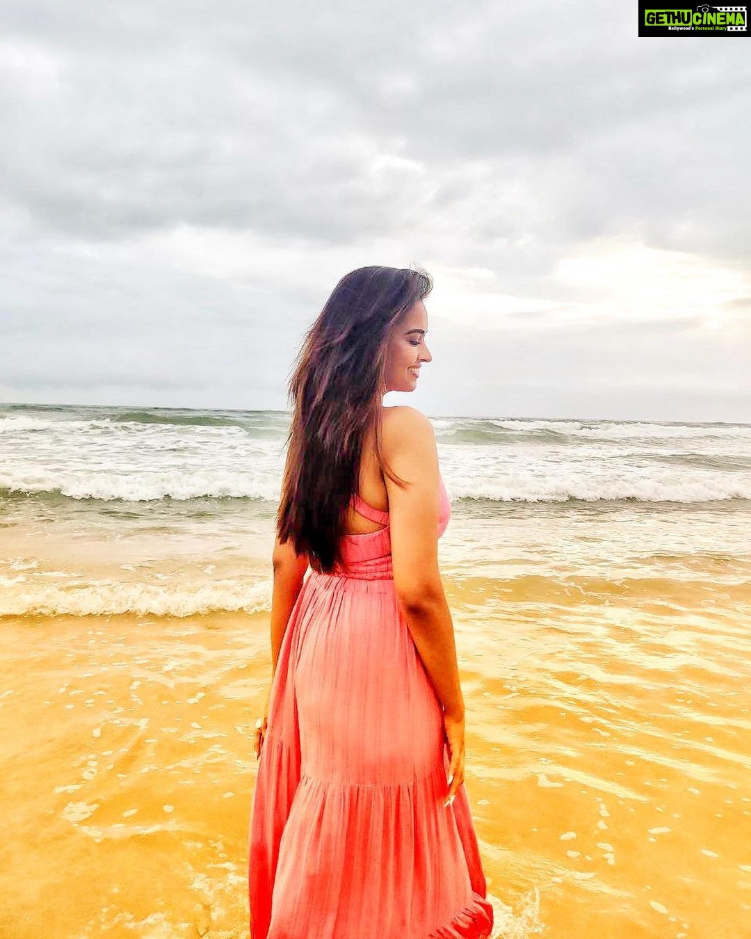 Pujita Ponnada Instagram - In my element 💫 Thanks for the love you are all showing for ‘Aakasa Veedhullo’, you guys made my week 💗 Pic credit: @pethakamsetti 😘 #pujitaponnada #actor #love #happiness #goadiaries The Southern Deck