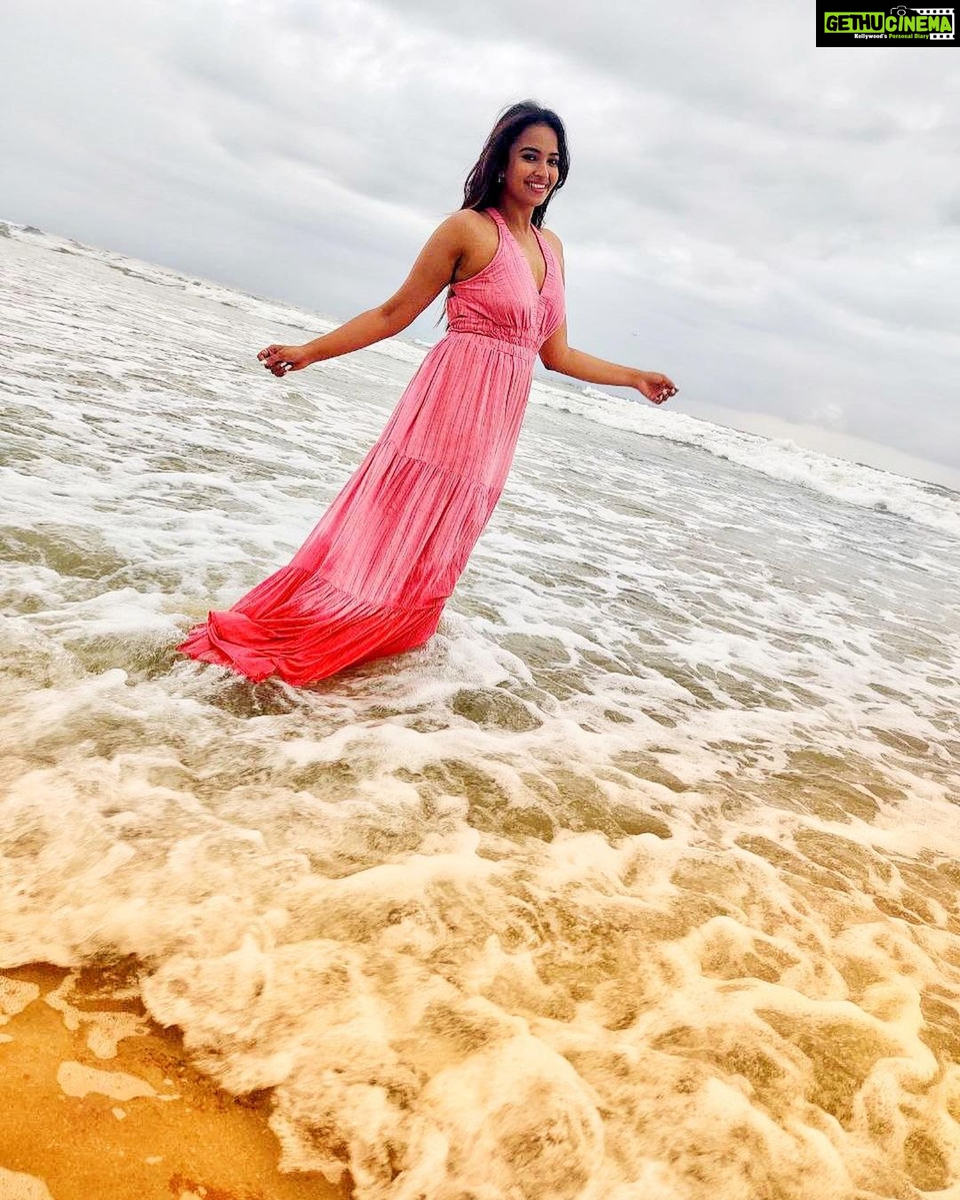 Pujita Ponnada Instagram - In my element 💫 Thanks for the love you are all showing for ‘Aakasa Veedhullo’, you guys made my week 💗 Pic credit: @pethakamsetti 😘 #pujitaponnada #actor #love #happiness #goadiaries The Southern Deck