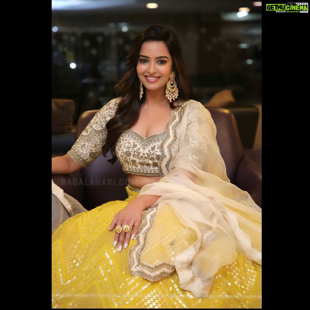Pujita Ponnada Instagram - From the Pre Release event of ‘Aakasa Veedhullo’ ✨ Wish you all a very happy Ganesh Chaturthi 🙏 Styled by @officialanahita Outfit: @issadesignerstudio Jewellery: @kiara.jewelry Hairstylist: @hairby_luckey #pujitaponnada #actor #love #aakasaveedhulloonsep2nd