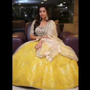 Pujita Ponnada Instagram - From the Pre Release event of ‘Aakasa Veedhullo’ ✨ Wish you all a very happy Ganesh Chaturthi 🙏 Styled by @officialanahita Outfit: @issadesignerstudio Jewellery: @kiara.jewelry Hairstylist: @hairby_luckey #pujitaponnada #actor #love #aakasaveedhulloonsep2nd