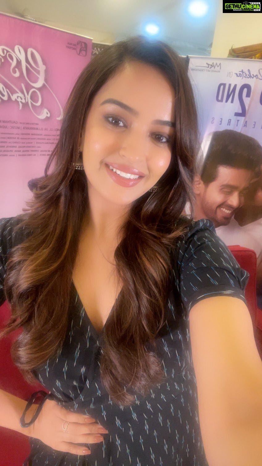 Pujita Ponnada Instagram - This song makes me twirl ✨ #chalakipitta from ‘Aakasa Veedhullo’ See you in theatres from sept 2nd! 💃🏻 @actorgauthamkrishna @judahsandhy @vedalahemachandra Shot by @kajalrj ❤️ Hairstylist @hairby_luckey #pujitaponnada #actor #reelsinstagram #reelitfeelit #love #aakasaveedhullo #chalakipitta #reels