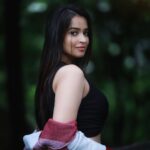 Pujita Ponnada Instagram - Take a walk on the wild side 🐾🪵🍃 Shot by @thescienceofphoto #pujitaponnada #actor #goodvibes #love #happythursday