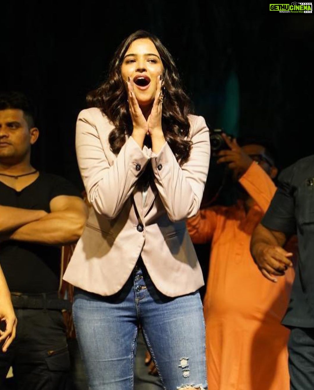 Pujita Ponnada Instagram - Can’t keep calm cuz #aakasaveedhullo is getting closer to its release! ❤️ Thank you @inside_tkr for being an amazing audience, your energy last night was contagious! ✨ Thank you @dop_teja for these amazing candid captures, I couldn’t find a single pic in which I am not animated or standing still haha😅 @actorgauthamkrishna @aakasaveedhullo_thefilm #aakasaveedhullo #pujitaponnada #actor #goodvibes #love TKR College of Engineering And Technology
