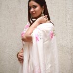 Pujita Ponnada Instagram - 💗🤍 Outfit @jaipuriadaah Earrings @theblingbag 📸@thescienceofphoto #pujitaponnada #actor #goodvibes #love
