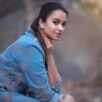 Pujita Ponnada Instagram - Midweek blues 💙 📸 @thescienceofphoto #pujitaponnada #actor #goodvibes #love #goodmorning