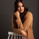 Pujita Ponnada Instagram - Do you wanna tell me something? 🤎 Photography @vishwasgonsalves MUA @dhani_makeup_hairstylist Hairstylist @thakur_laksh Curator @navin.portraits #pujitaponnada #actor #potrait #happymonday Mumbai, Maharashtra