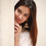 Pujita Ponnada Instagram - 💗🤍 Outfit @jaipuriadaah Earrings @theblingbag 📸@thescienceofphoto #pujitaponnada #actor #goodvibes #love