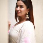 Pujita Ponnada Instagram - 💗🤍 Outfit @jaipuriadaah Earrings @theblingbag 📸@thescienceofphoto #pujitaponnada #actor #goodvibes #love